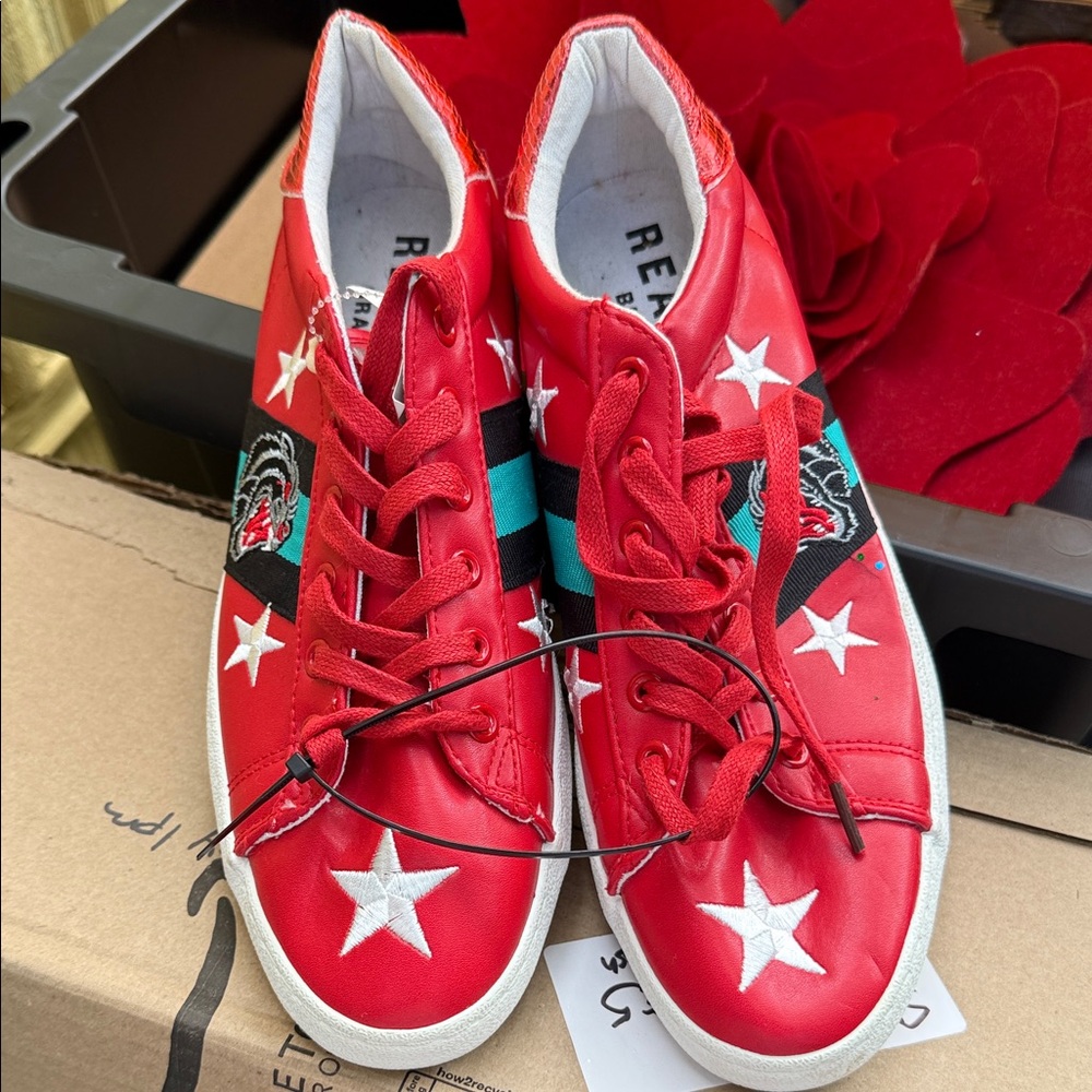 NWT Reason size 9 Women’s Red Star Sneakers with Embroidered Detail